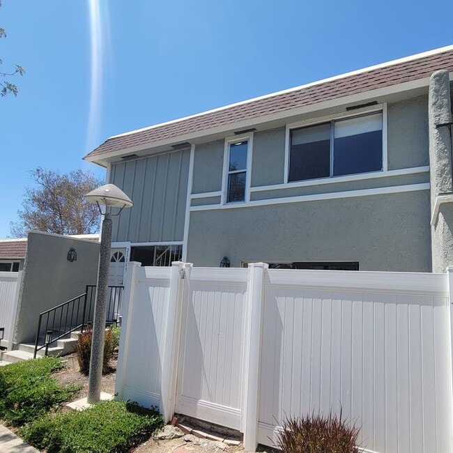 23065 Vía Pimiento in Mission Viejo, CA - Building Photo - Building Photo