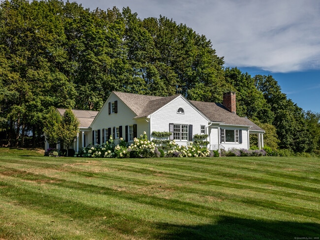 108 East St in Washington, CT - Building Photo - Building Photo