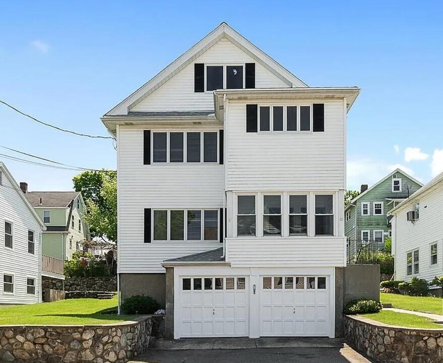 10 Rockland St, Unit 10 rockland in Newton, MA - Building Photo