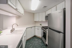 1276 N Wayne St in Arlington, VA - Building Photo