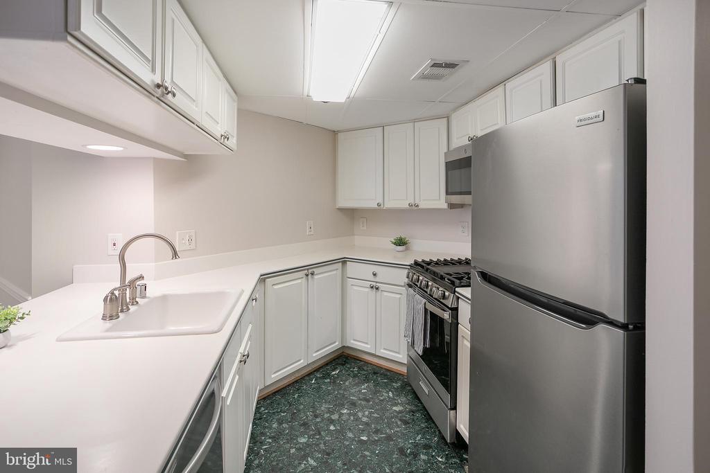 1276 N Wayne St in Arlington, VA - Building Photo