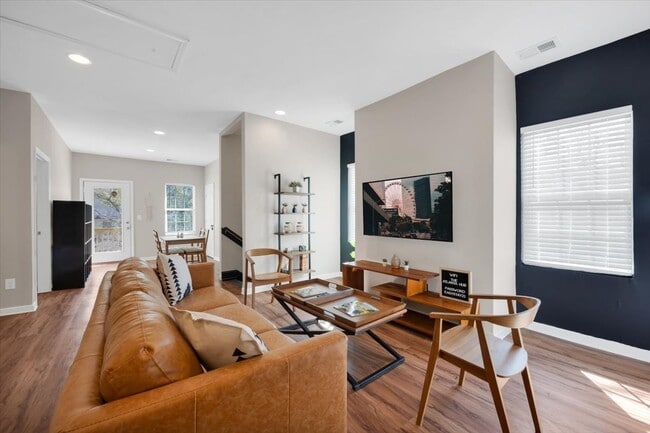 945-947 Palmetto Ave SW, Unit Palmetto Up