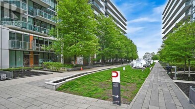 39 Queens Quay E in Toronto, ON - Building Photo - Building Photo