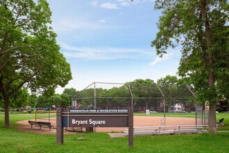 3632 Colfax Ave S, Unit 3630 Colfax Ave S - Unit 2 in Minneapolis, MN - Building Photo - Building Photo