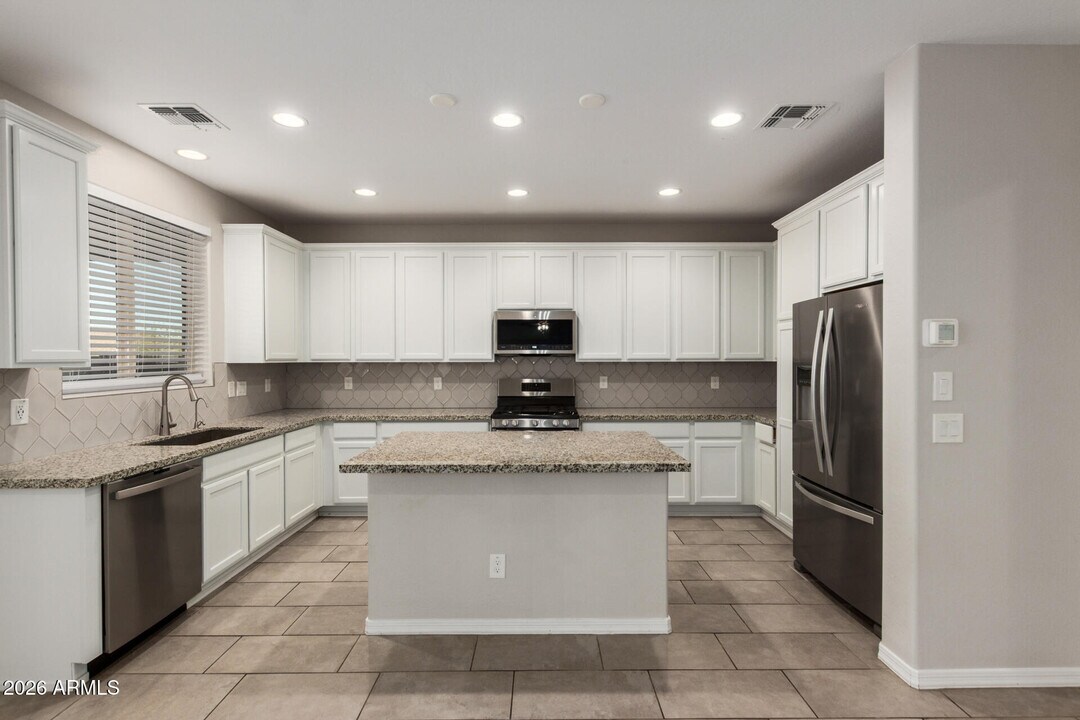 14222 West Honeysuckle Dr in Surprise, AZ - Building Photo