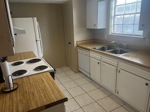 85 E Caldwood Dr in Beaumont, TX - Building Photo - Building Photo