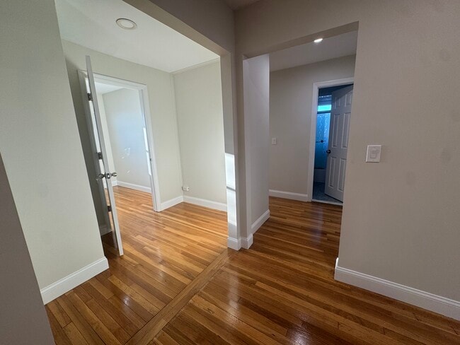 646 Fairview Ave, Unit Second Floor Unit in Fairview, NJ - Building Photo - Building Photo