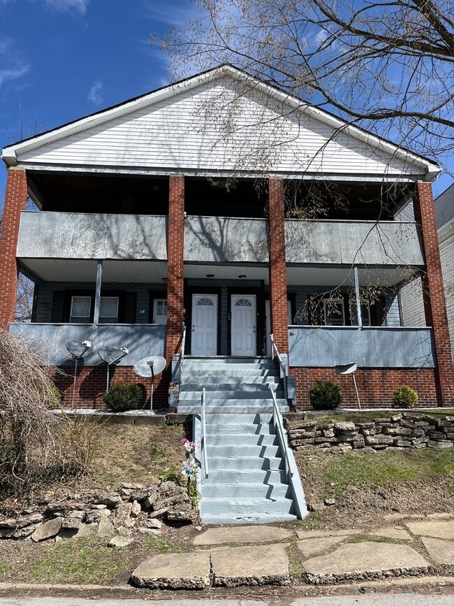 property at 1413 Wellesley Ave