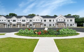 Highland Green Residences in Melville, NY - Building Photo