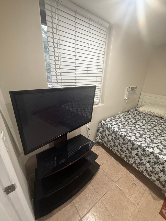 7821 Hope St in Hollywood, FL - Foto de edificio - Building Photo