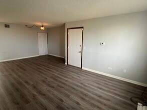 1452 Carol Ct, Unit Carol Ct 2B in Palatine, IL - Building Photo - Building Photo