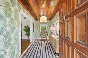 221 Greymon Dr in West Palm Beach, FL - Building Photo