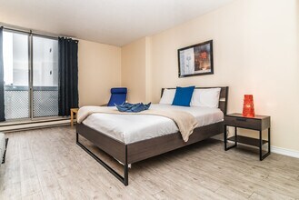 1121 Rue De Bullion in Montréal, QC - Building Photo - Building Photo