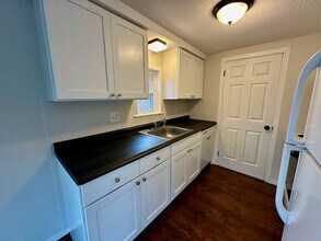 5 Prospect Street-C C in New Hartford, CT - Foto de edificio - Building Photo