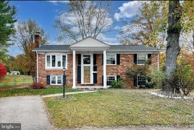 property at 13907 Grove Ct