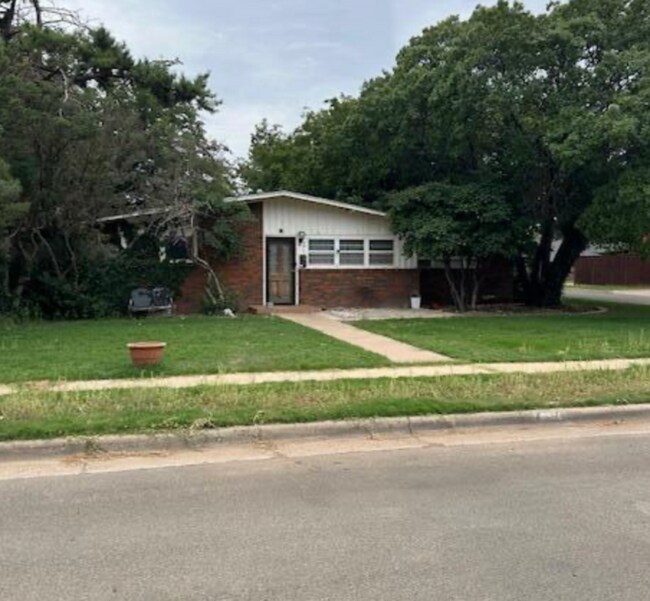 3417 47th St in Lubbock, TX - Building Photo - Building Photo