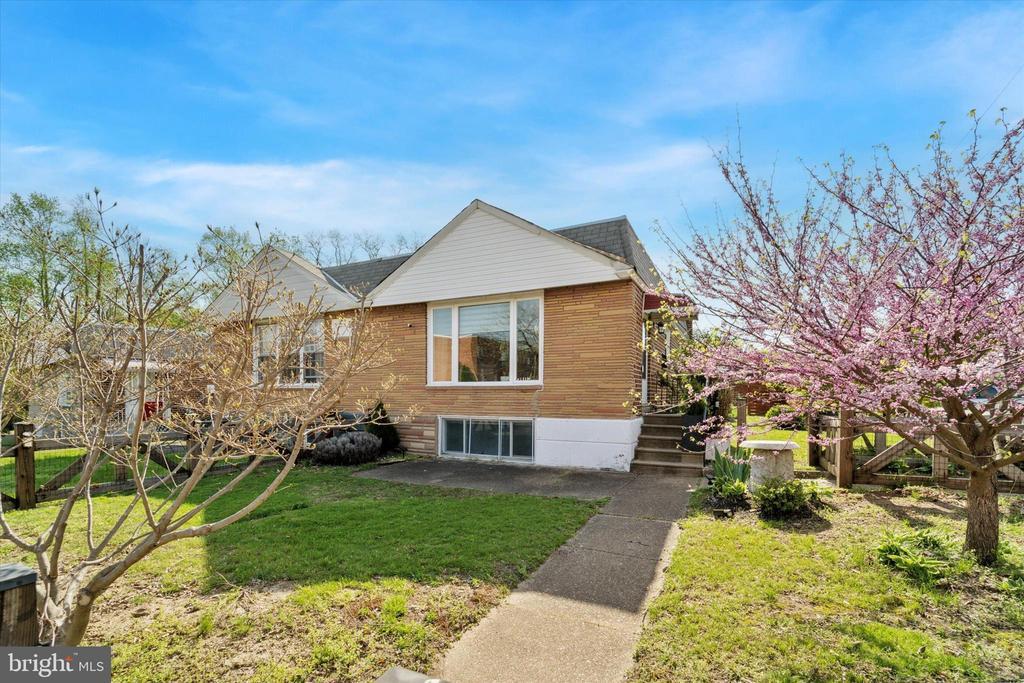 8601 Bustleton Ave in Philadelphia, PA - Building Photo