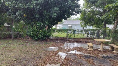 849 W 2nd St in Riviera Beach, FL - Foto de edificio - Building Photo