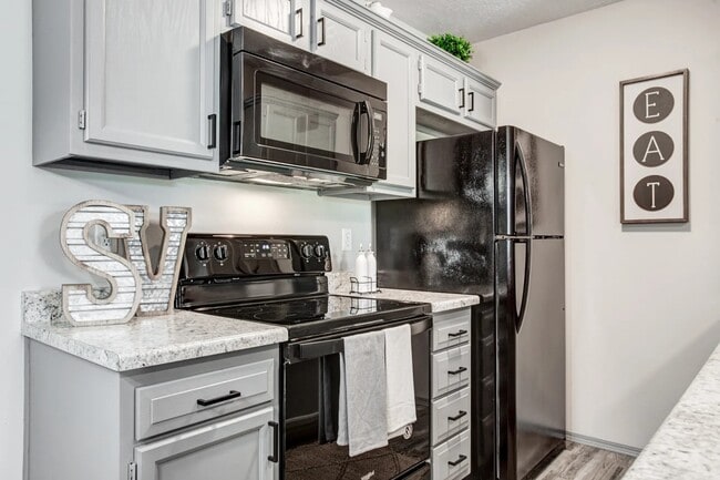 South Valley Apartments in Springfield, MO - Building Photo - Building Photo