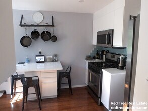 70 Gardner Rd, Unit 1 in Brookline, MA - Foto de edificio - Building Photo