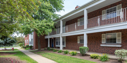 Beacon Hill West in Rocky River, OH - Foto de edificio - Building Photo