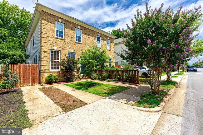 10 E Reed Ave in Alexandria, VA - Building Photo - Building Photo