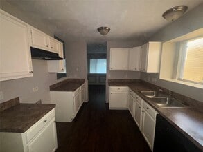 2806 Goldspring Ln in Spring, TX - Foto de edificio - Building Photo