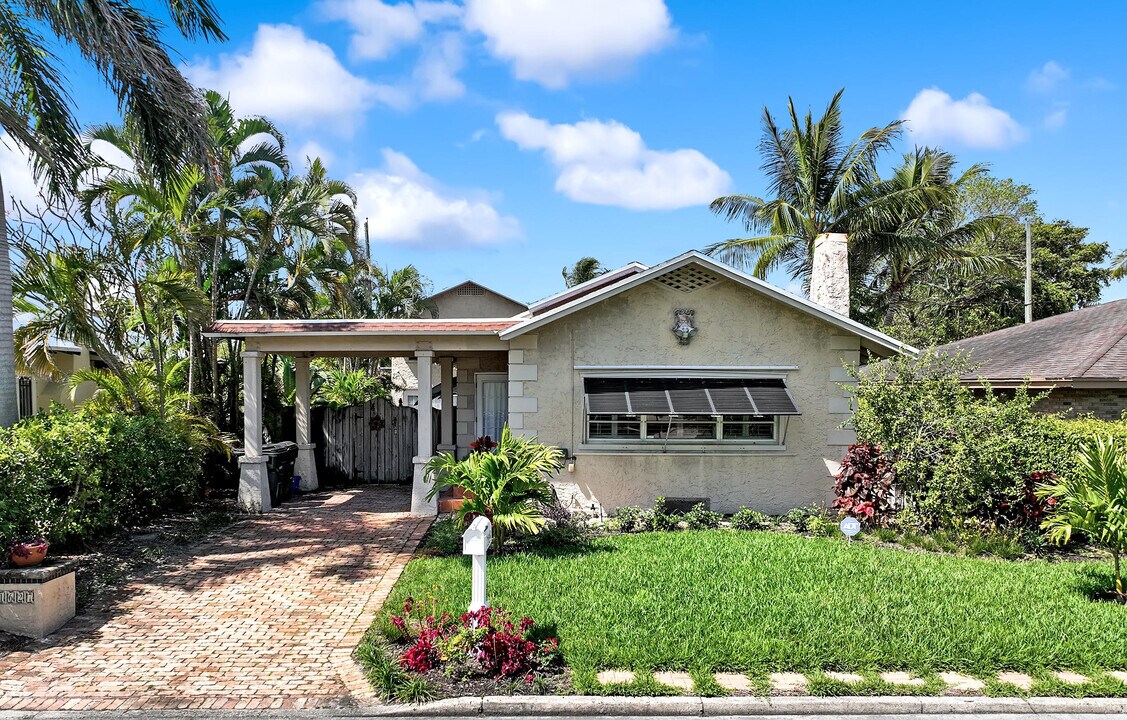 1627 N Ocean Breeze in Lake Worth Beach, FL - Building Photo
