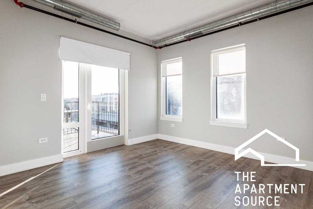 935 W Belmont Ave, Unit 603 in Chicago, IL - Building Photo