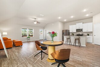 7039 Diamond Vly in San Antonio, TX - Building Photo - Building Photo