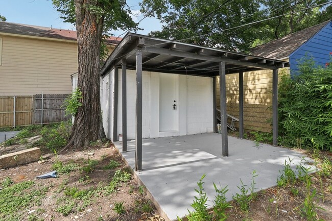 property at 1105 N Sylvania Ave