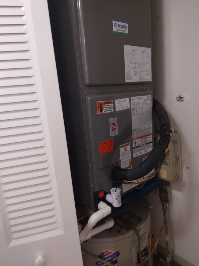 5801 NW 62nd Ave in Tamarac, FL - Building Photo - Building Photo