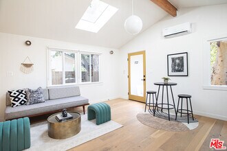 125 Hackett Pl in Los Angeles, CA - Building Photo - Building Photo