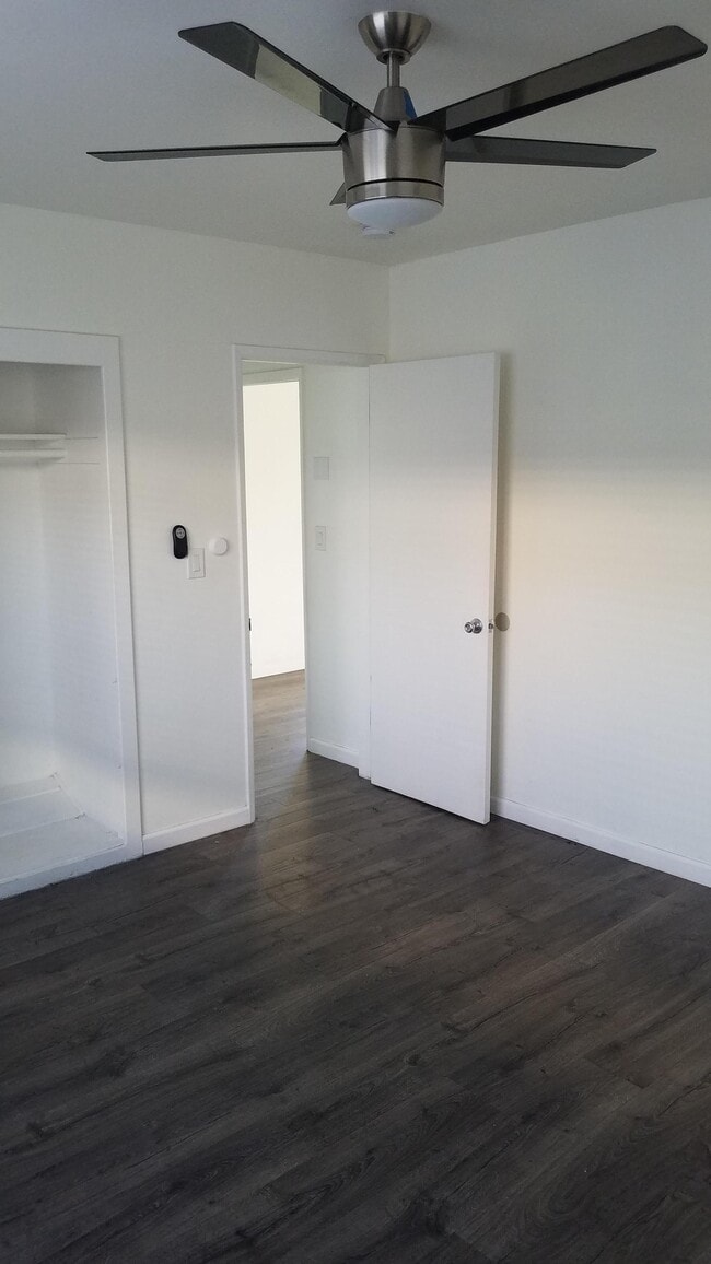 3213 Bartdon Ave, Unit 4 in Inglewood, CA - Building Photo - Building Photo
