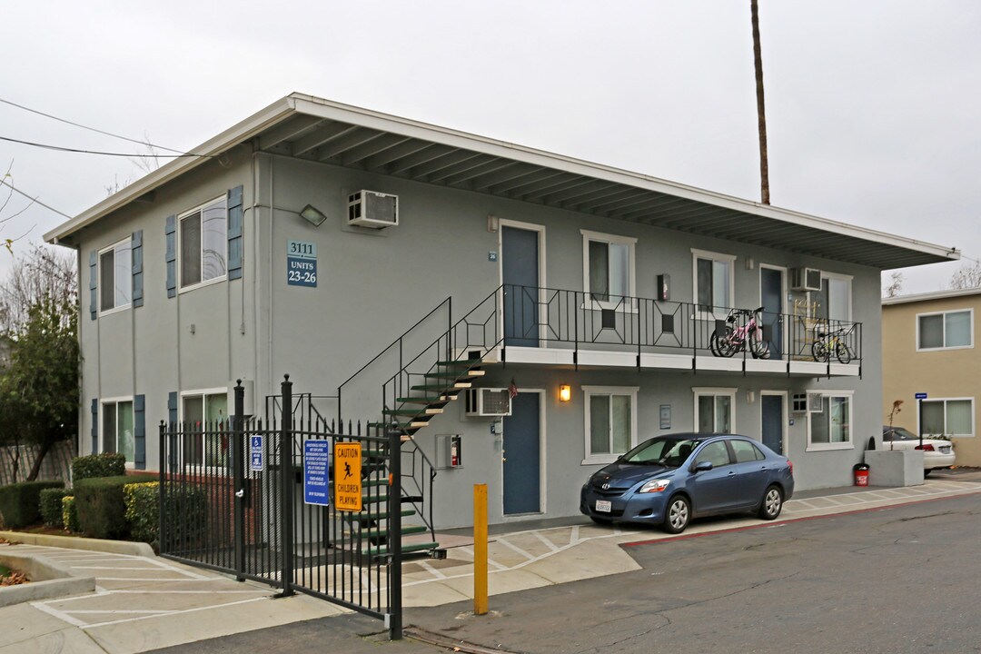 Eastern Villa Apartments in Sacramento, CA - Building Photo