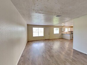 9812 Robin St in La Porte, TX - Building Photo - Building Photo