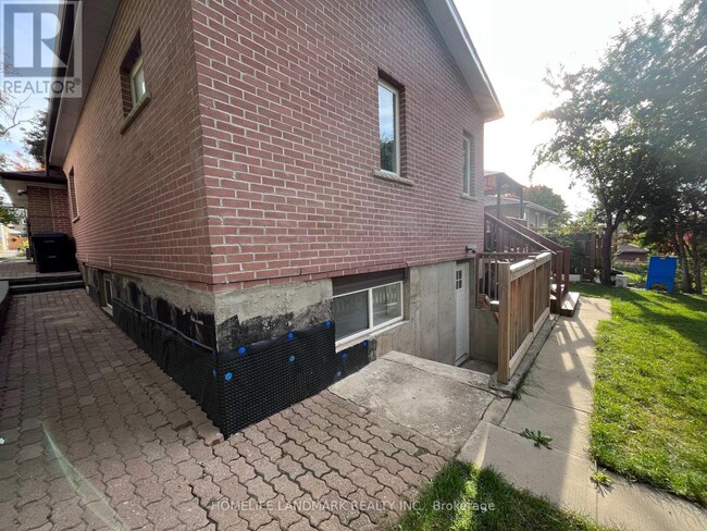 24 TRISTAN BASEMENT Crescent in Toronto, ON - Building Photo - Building Photo