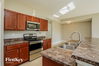 601 NW 17th Ave in Cape Coral, FL - Foto de edificio - Building Photo