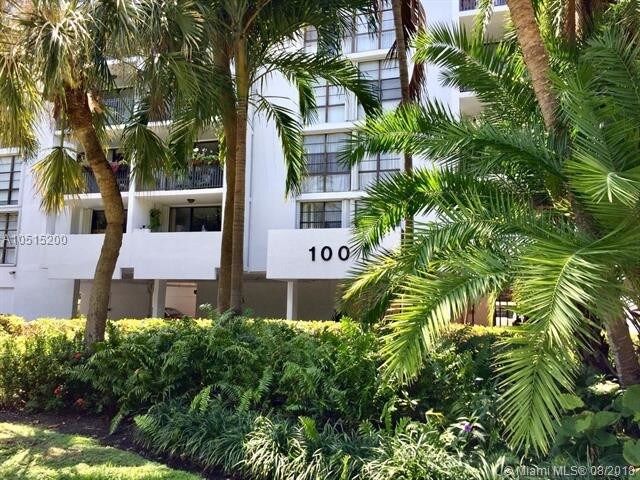 100 Ocean Ln Dr-Unit -405 in Key Biscayne, FL - Building Photo