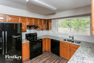 1137 Meadow Creek Ct, Unit 103 in Lancaster, TX - Building Photo - Building Photo