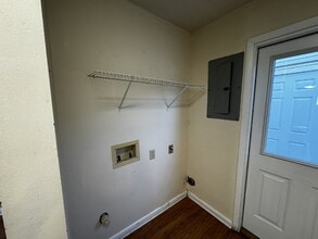 727 S Main St in Hinesville, GA - Foto de edificio - Building Photo