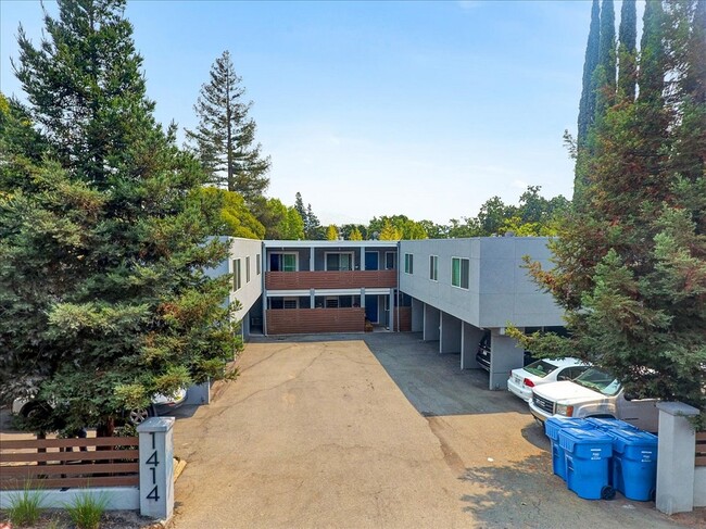 Oak Terrace in Walnut Creek, CA - Building Photo - Building Photo