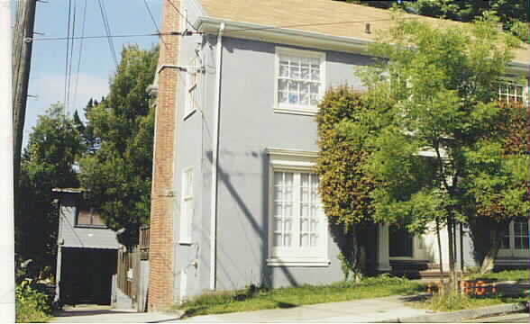 717 E 23rd St in Oakland, CA - Foto de edificio - Building Photo