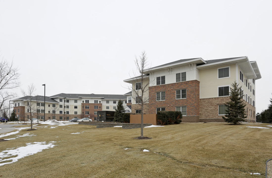 Vicksburg Crossing in Plymouth, MN - Building Photo