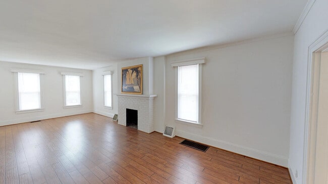 521 W Edwards St in Springfield, IL - Building Photo - Building Photo