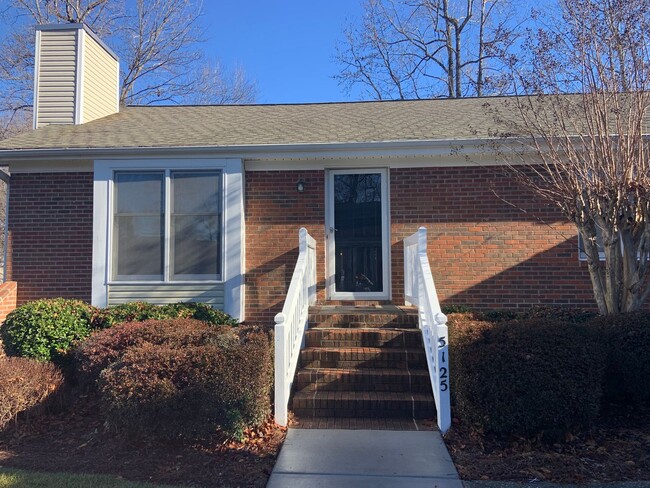 5125 Autumncrest Dr in Greensboro, NC - Building Photo - Building Photo