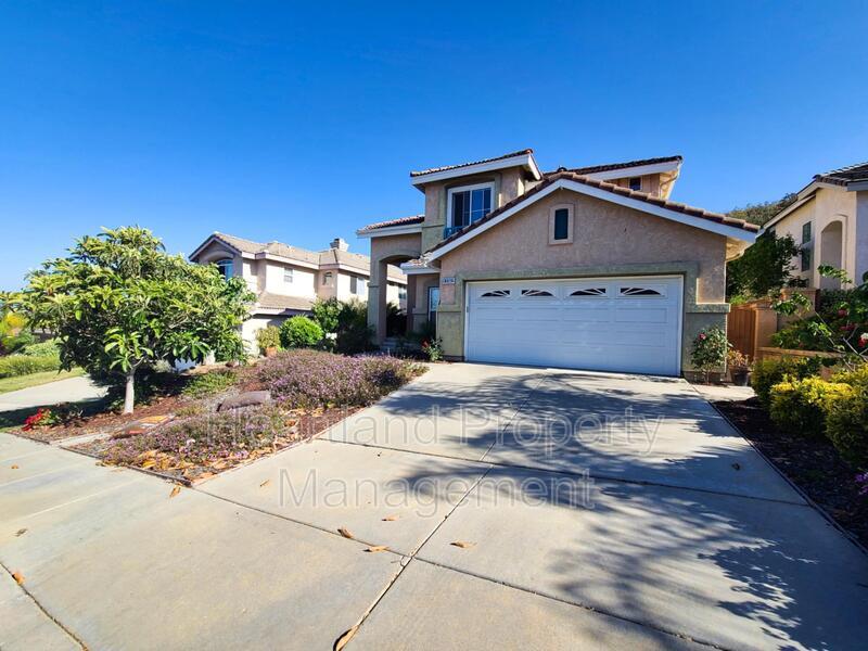 13562 Tradition St in San Diego, CA - Building Photo