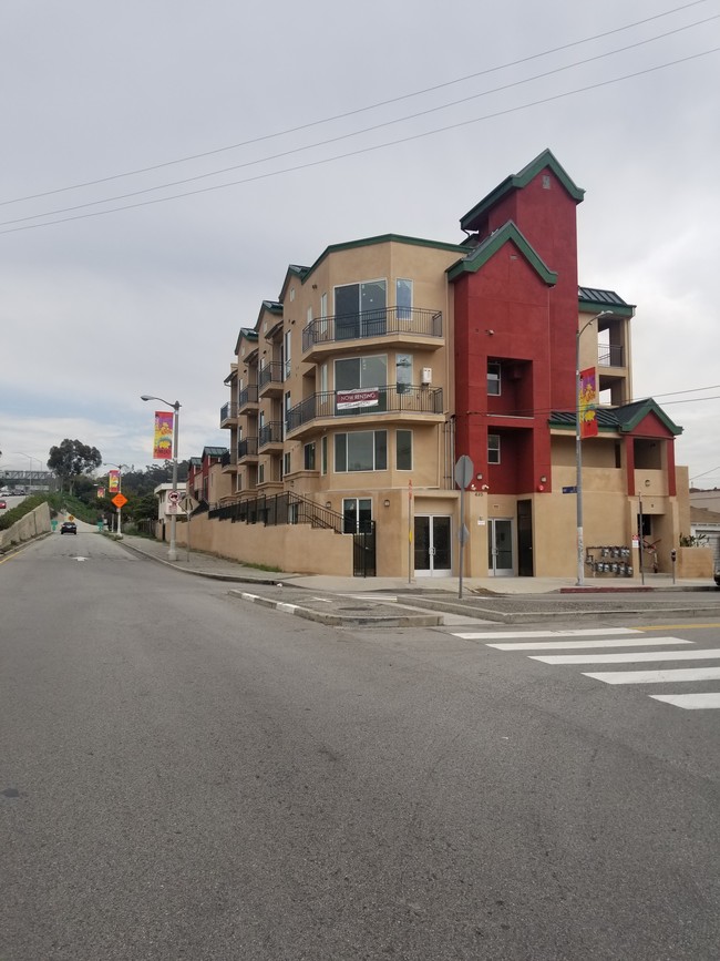 1001 Doyle Pl, Unit B201 in Los Angeles, CA - Foto de edificio - Building Photo