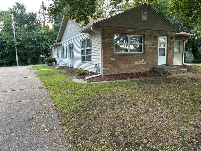 6338 Nicollet Ave in Richfield, MN - Foto de edificio - Building Photo