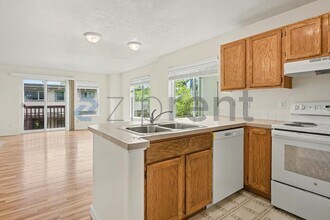 1530 NE 68th Ave in Portland, OR - Building Photo - Building Photo